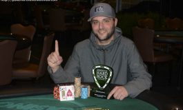 Аарон Клаусман – чип-лидер на Seminole Hard Rock после дня 1б