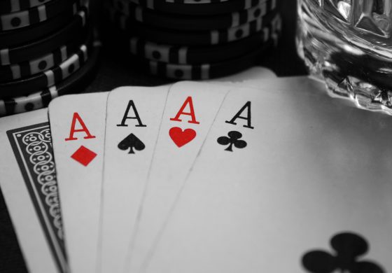 Что такое комбинация в покере каре?